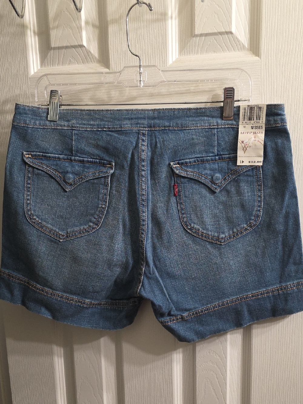 Levi's Women's 545 Low Rise Slim Fit Denim Shorts Size 10
